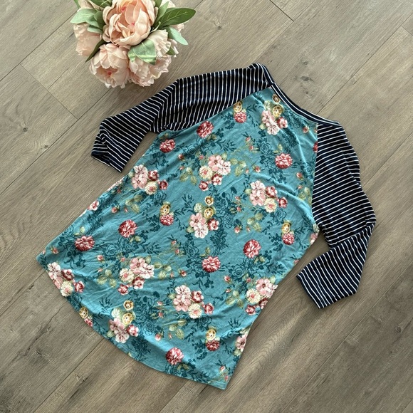 Chris & Carol Floral Teal Striped Raglan Top - Picture 2 of 4